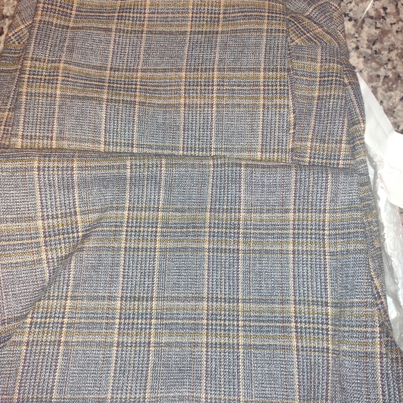 Shirts and pants - Picture 5 of 5